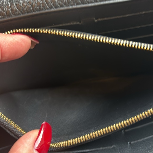 Louis Vuitton large women’s wallet in black with gold hardware - Picture 8 of 8